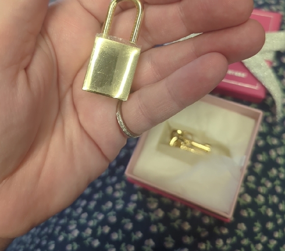 Elegant Gold Padlock Charm with Crystals - Picture 3 of 7